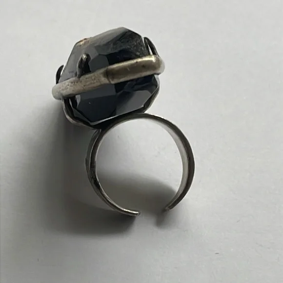 Chan Luu Ring - Picture 2 of 8